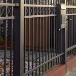 Klasyczna elegancja – Nowoczesne Ogrodzenie Frontowe Jantar
